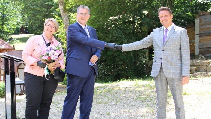 Manuel Hailfinger gratuliert Michael Donth MdB und seiner Frau Claudia Donth